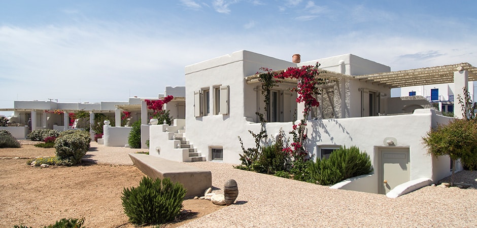 exterior-view-portes-houses-boutique-koufonisia-9 svg+xml;charset=utf