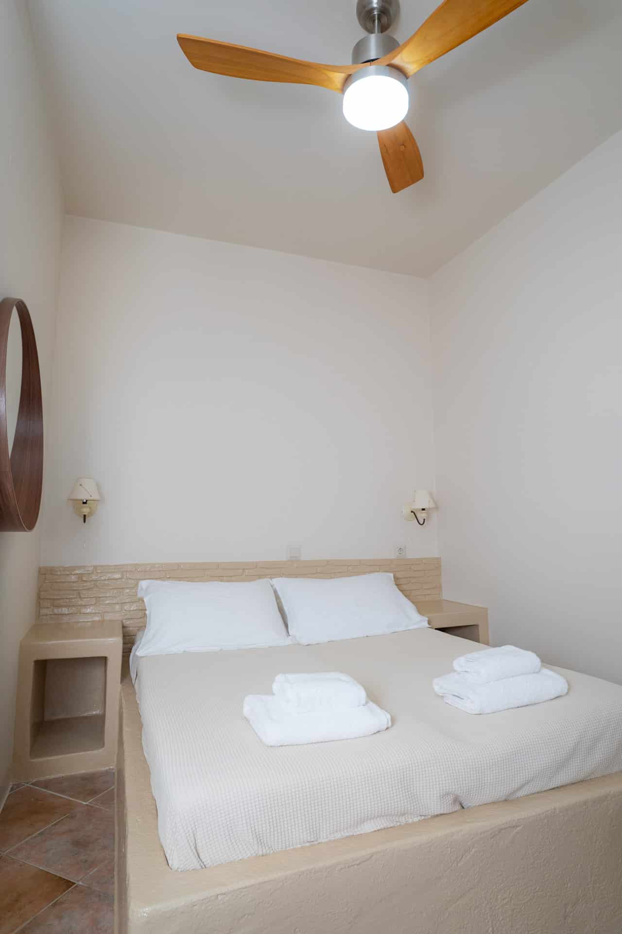 places-to-stay-in-koufonissia-junior-double-room-3 svg+xml;charset=utf
