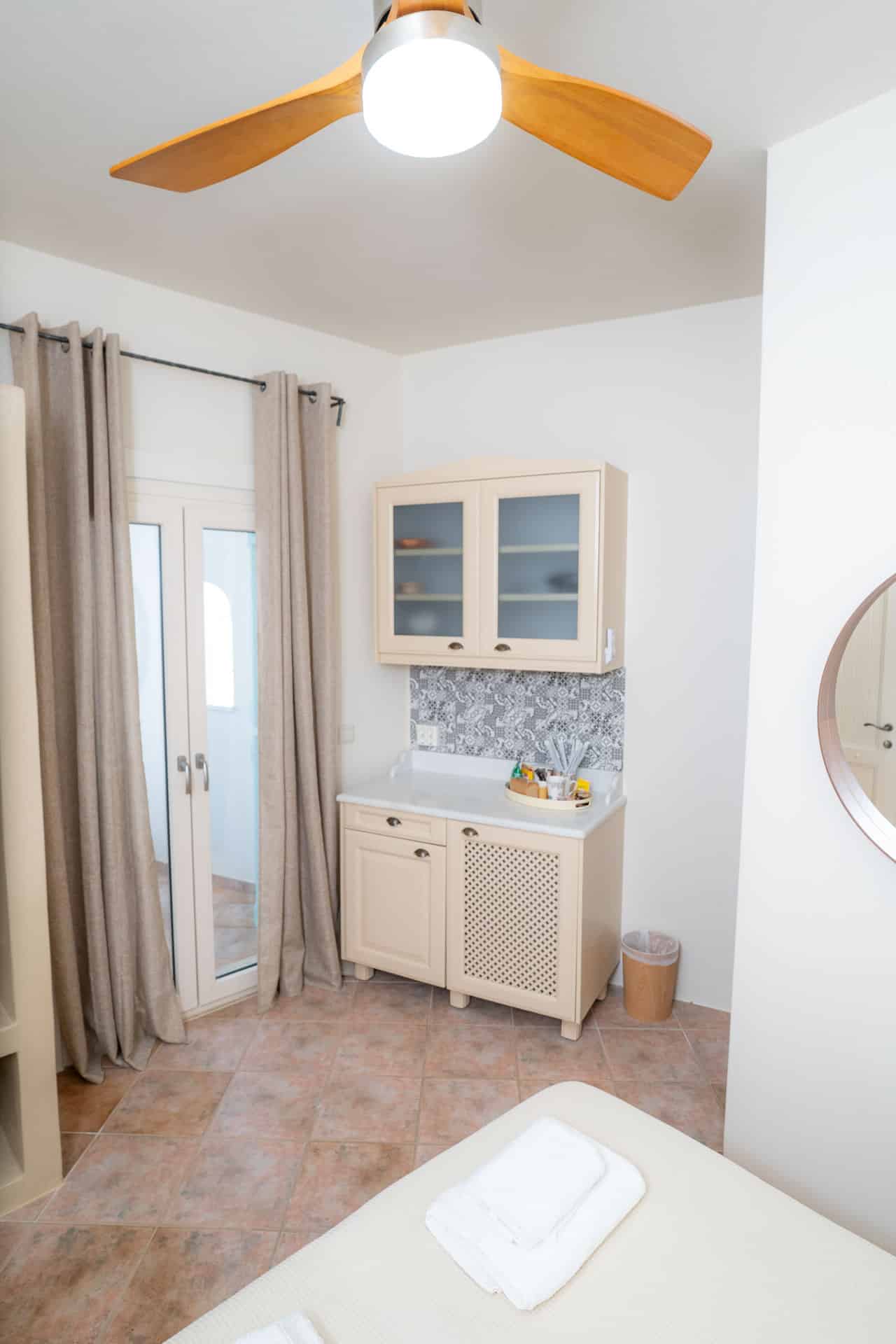 places-to-stay-in-koufonissia-junior-double-room-5 svg+xml;charset=utf