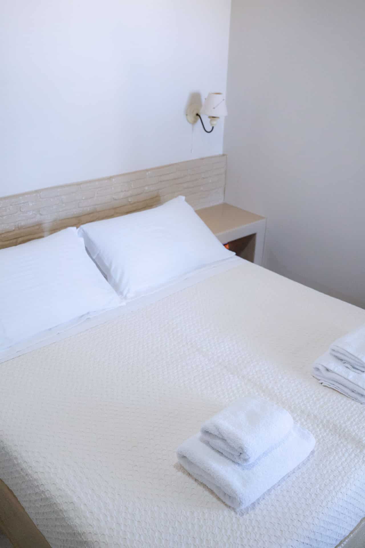 places-to-stay-in-koufonissia-sea-view-double-room-1 svg+xml;charset=utf