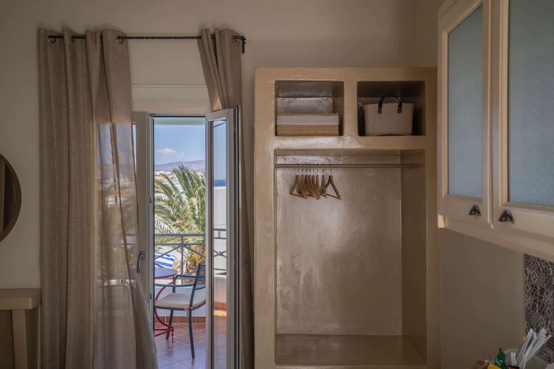 places-to-stay-in-koufonissia-sea-view-double-room-5 svg+xml;charset=utf