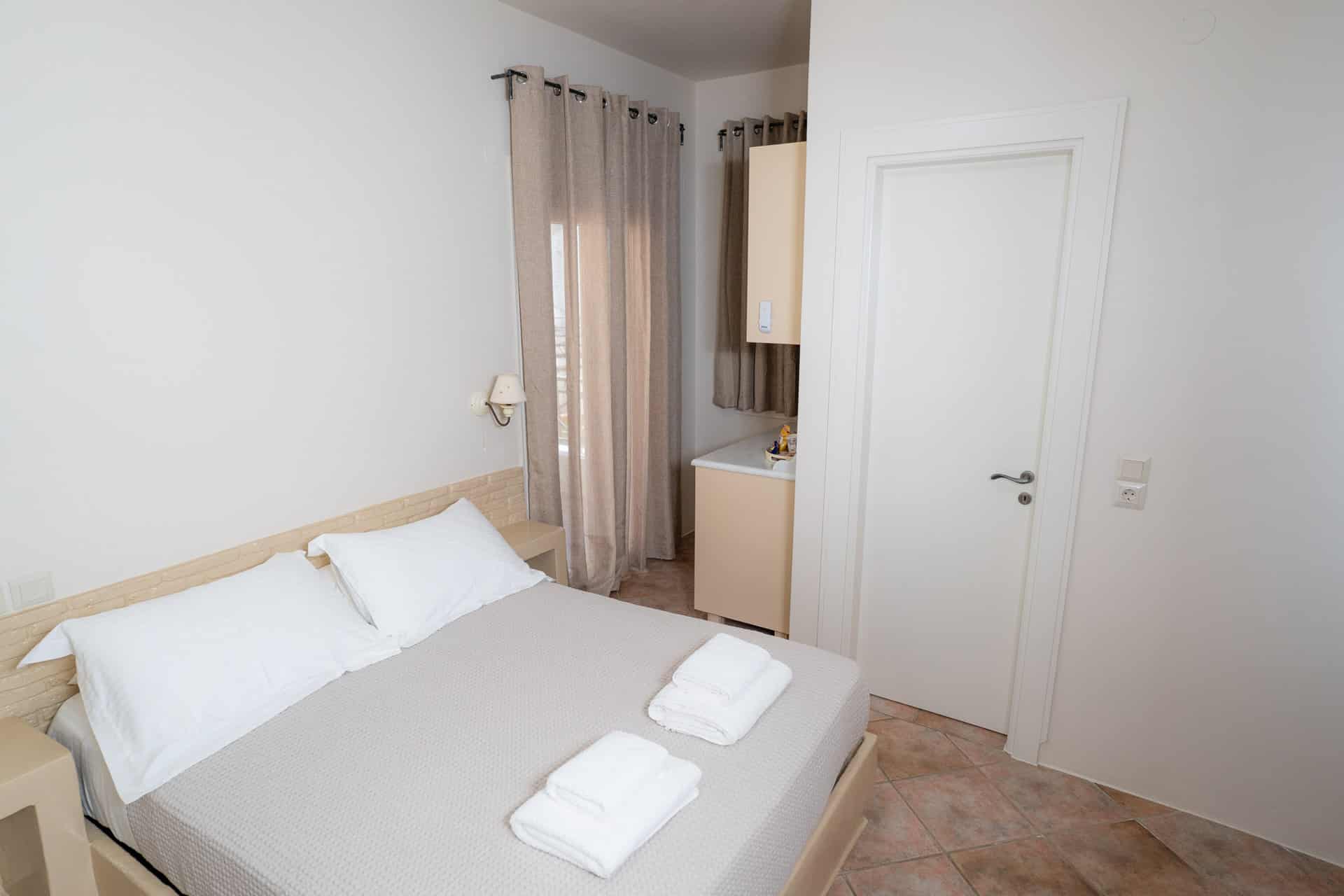 places-to-stay-in-koufonissia-standard-double-room-25 svg+xml;charset=utf