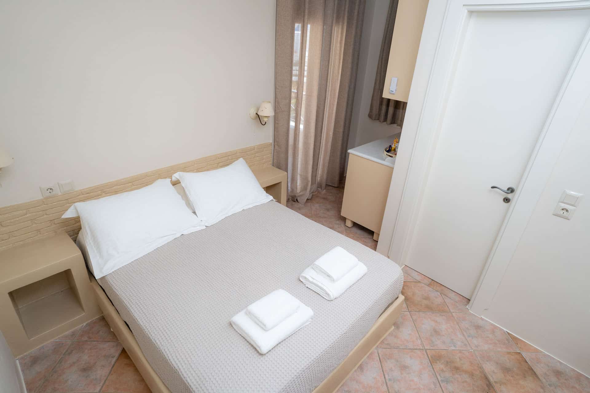 places-to-stay-in-koufonissia-standard-double-room-27 svg+xml;charset=utf