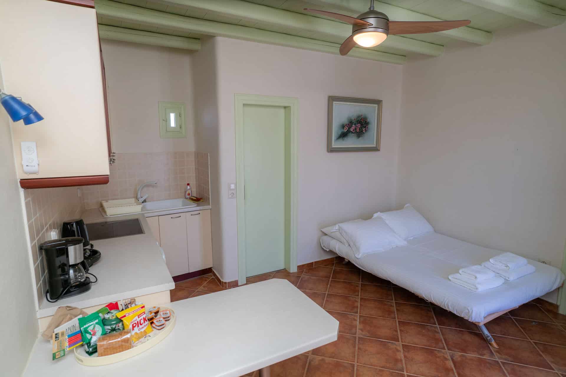 places-to-stay-in-koufonissia-top-floor-apartment-8 svg+xml;charset=utf