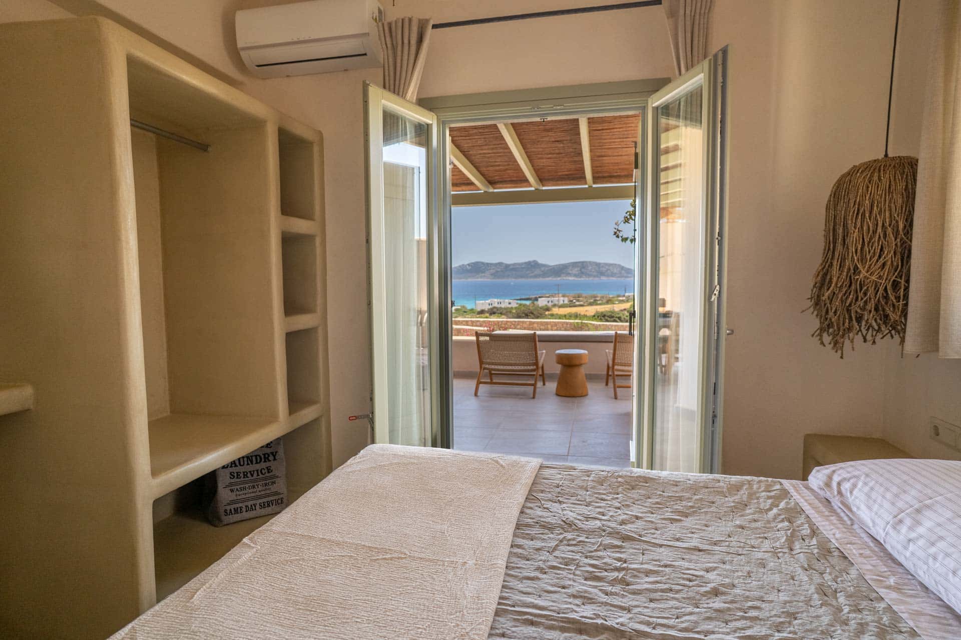 small-cyclades-houses-iraklia-26 svg+xml;charset=utf
