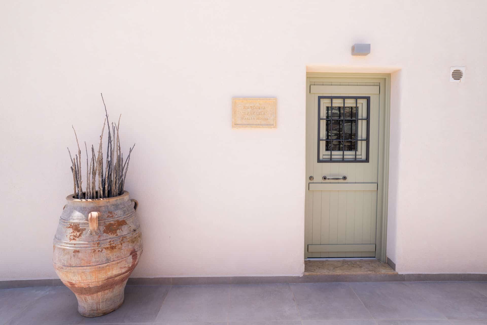 small-cyclades-houses-iraklia-31 svg+xml;charset=utf
