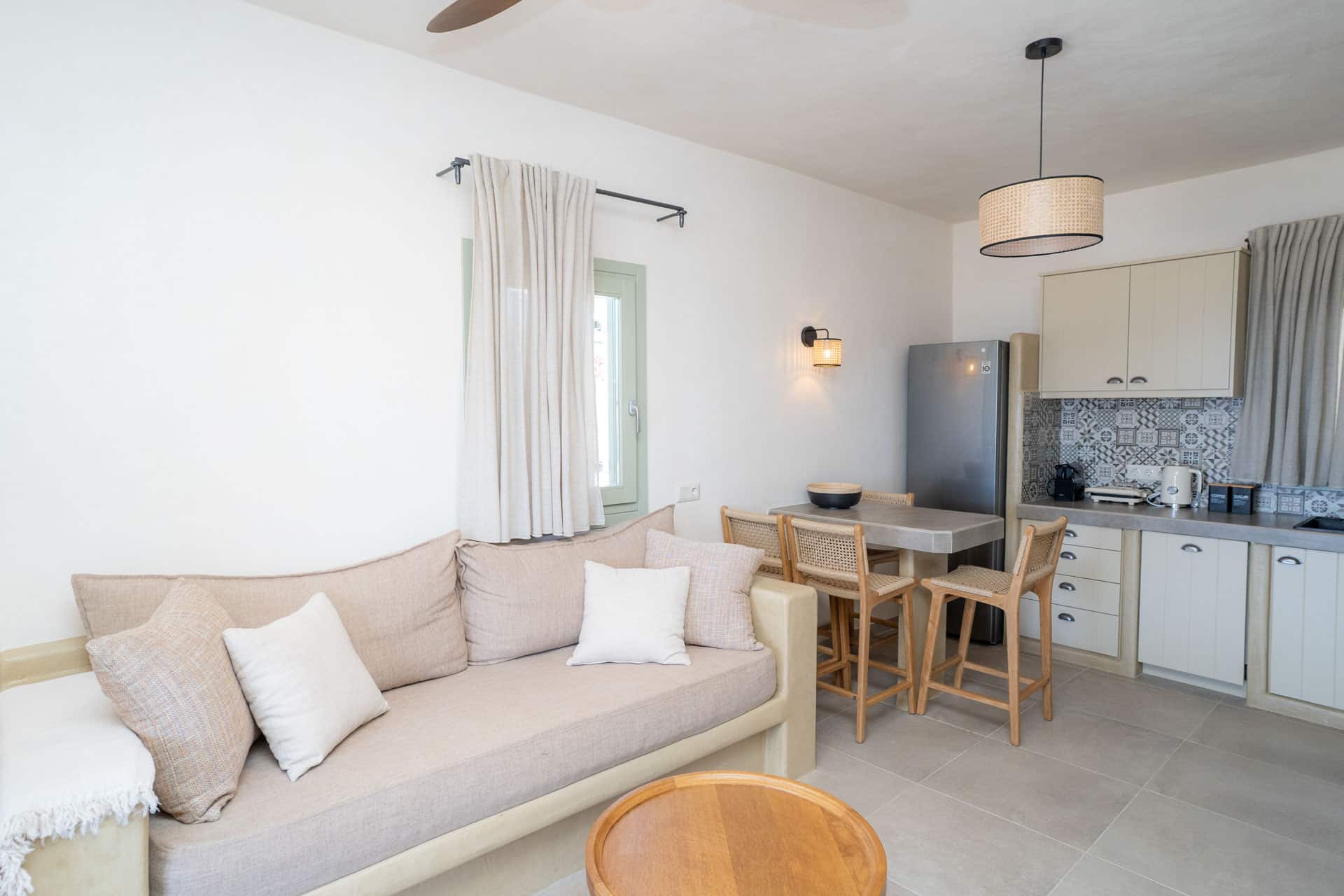 small-cyclades-houses-schinoussa-36 svg+xml;charset=utf