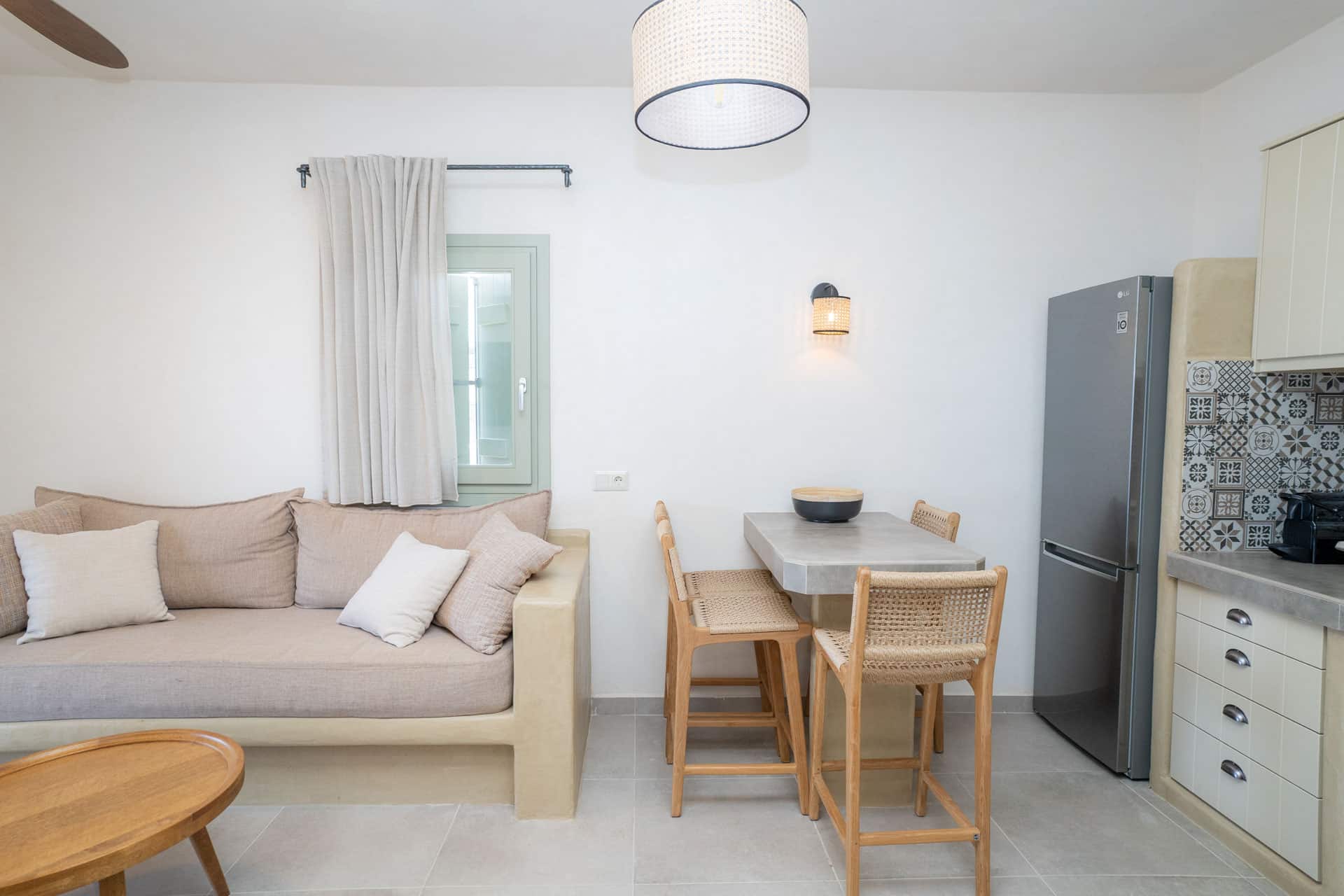 small-cyclades-houses-schinoussa-38 svg+xml;charset=utf